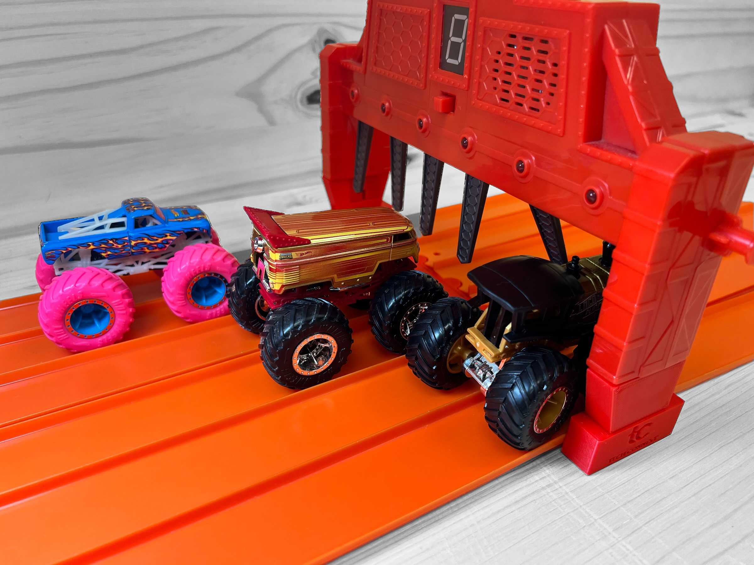 How To Extend Your Hot Wheels Super 6 Lane Raceway and make it